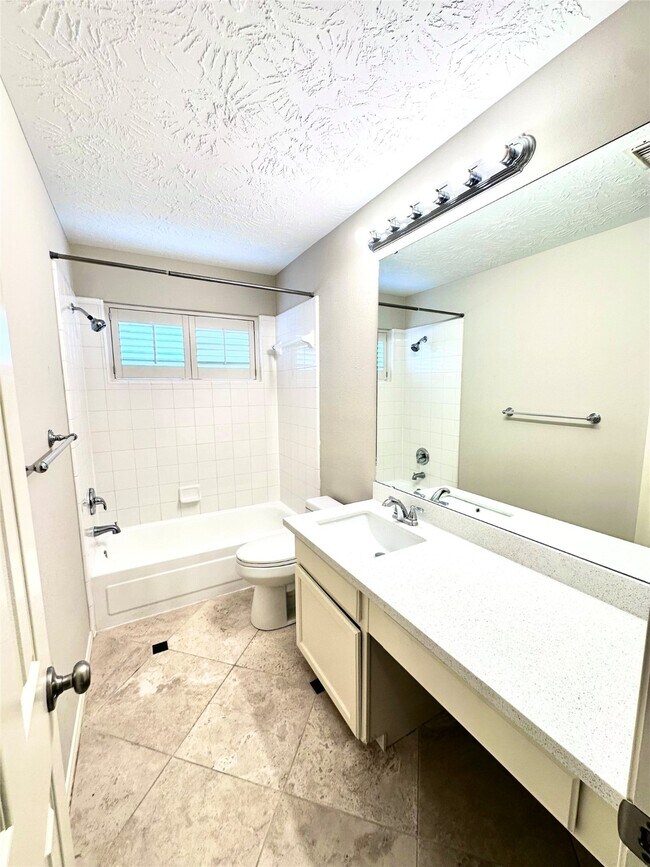 Building Photo - 15 Outervale Pl