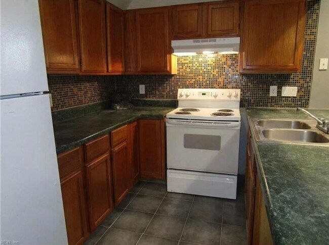 Building Photo - Charming 3BR House in Norfolk
