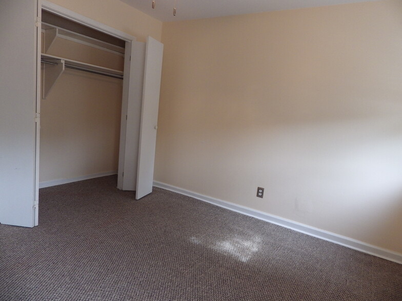 Bedroom closet - 510 E Gillespie St