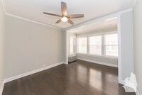 Building Photo - 5045 N Damen Ave