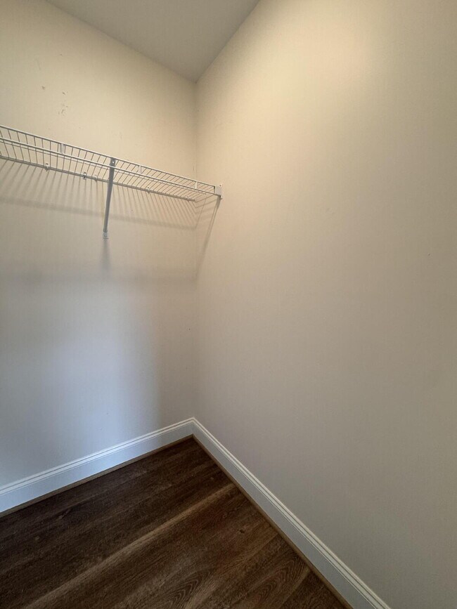 Building Photo - Sign a 12-month lease now and receive the ...