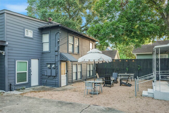 Building Photo - 114 Redan St