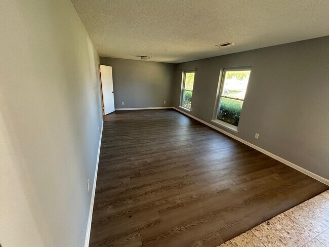 Building Photo - 3734 Clubway Ln