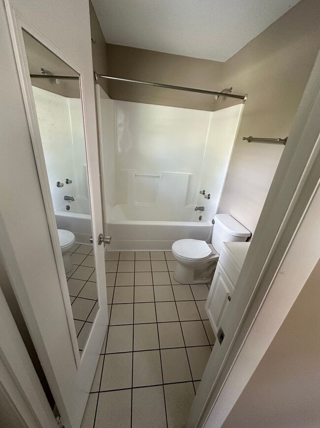 Building Photo - Charming 4 bedroom 2 bathroom home