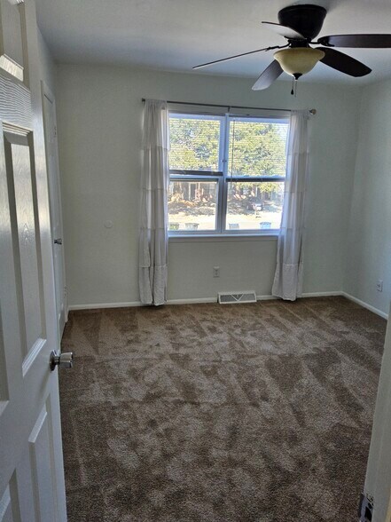 Building Photo - 519 Parkdale Dr