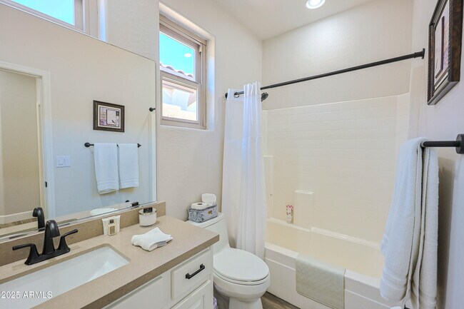 Building Photo - 2462 W Turtle Hill Dr