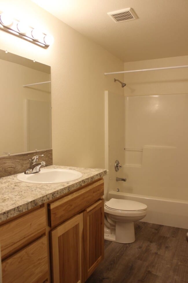 Building Photo - Hillsboro three bedroom ranch