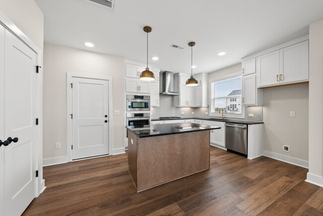 Building Photo - 3018 White Rail Dr