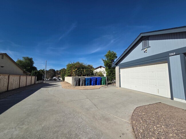 Building Photo - Private But Close to Everything in Oceanside!