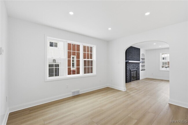 Building Photo - 219 Louvaine Dr