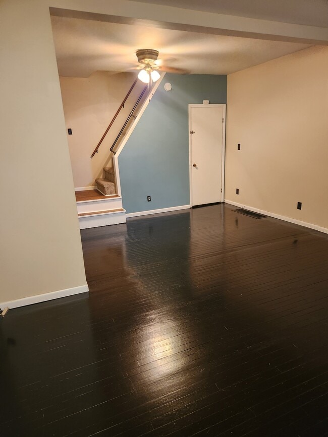 Building Photo - 1611 Ave G Ave