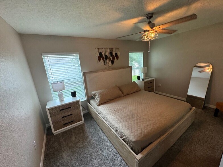 Building Photo - 604 Bullrush Ct