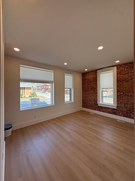 Building Photo - 1135 Vermont St