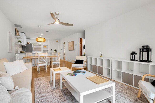 Building Photo - 8799 Bella Vista Dr