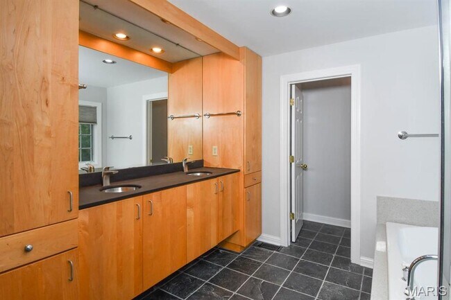 Building Photo - 20 Brighton Way