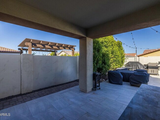 Building Photo - 10218 E Wavelength Ave