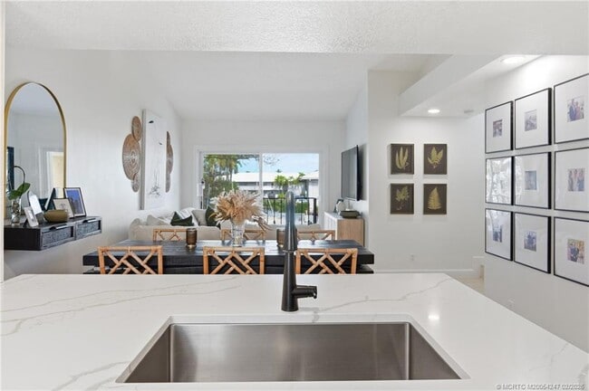 Building Photo - 1155 Lake Shore Dr