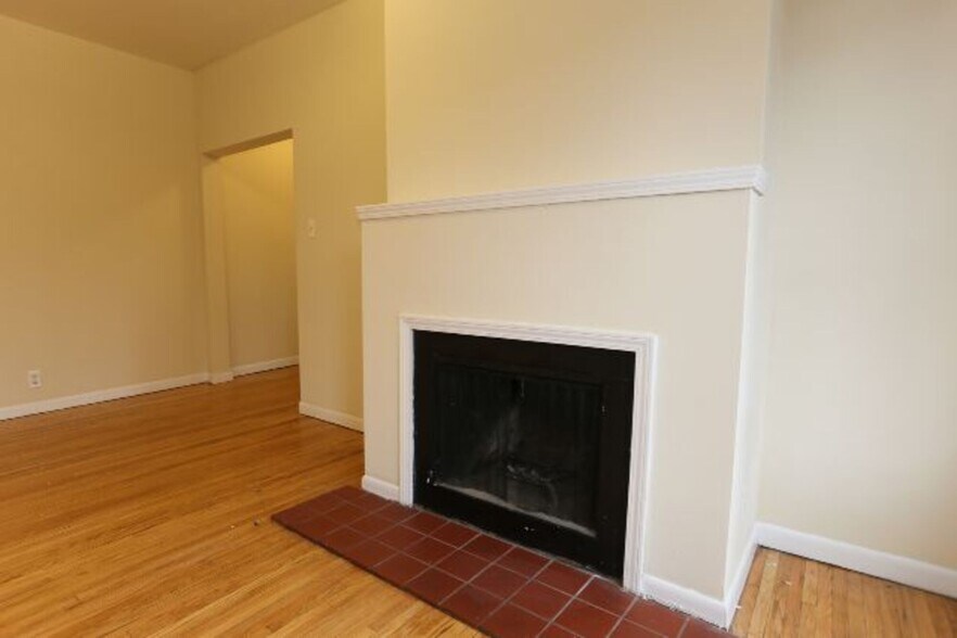 Building Photo - 644 W Barry Ave