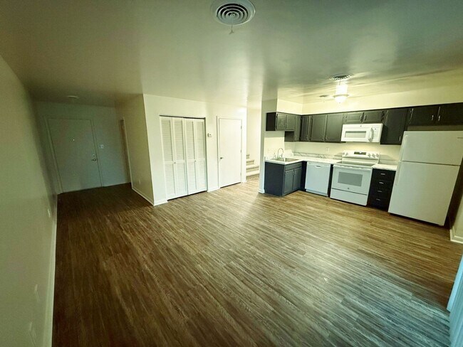 Building Photo - 2023 Belle Terra Rd