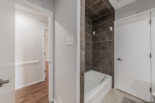 Building Photo - Charming Updated Home on Quiet Cul-de-Sac