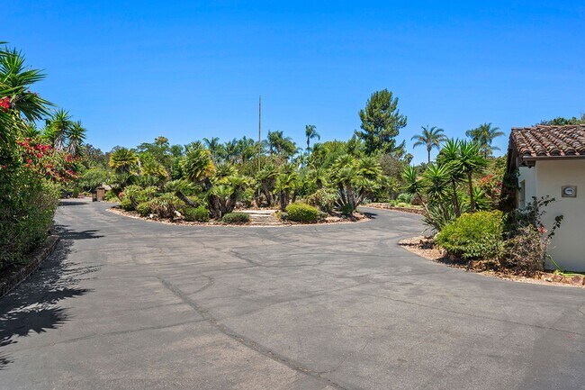 Building Photo - This Beautiful Hacienda Style Home combine...