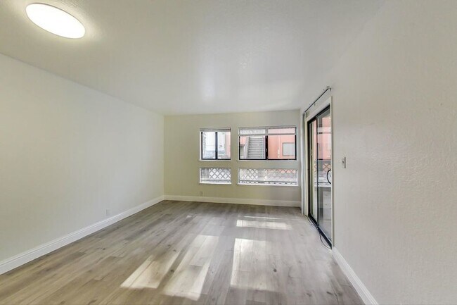Building Photo - Updated Apartment near BART.  6 Weeks Free!