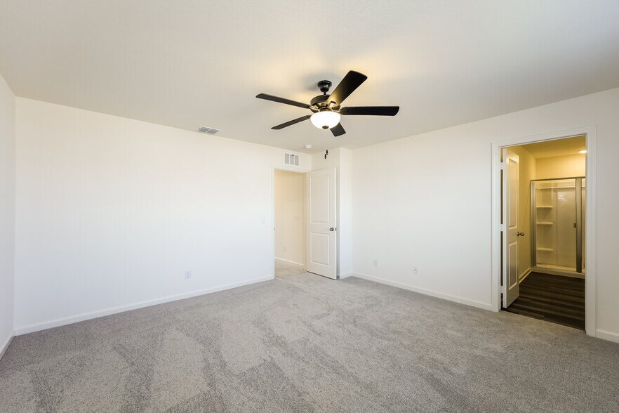 Building Photo - 5534 Bluebell Mdw