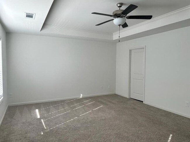 Building Photo - 5635 Parkview Ln