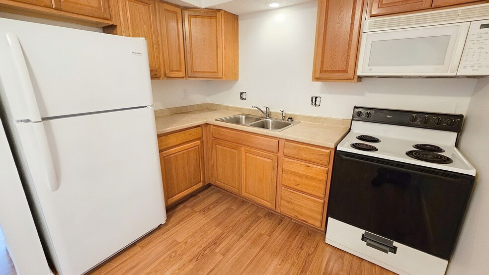 Interior Photo - 1218 SE Belmont Dr