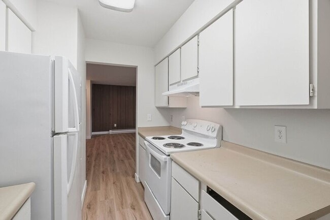 Building Photo - 3102 E 27th Ave