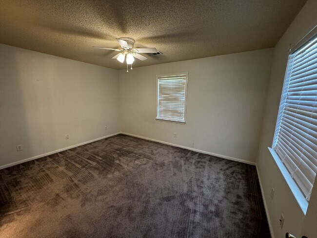 Building Photo - House for Rent