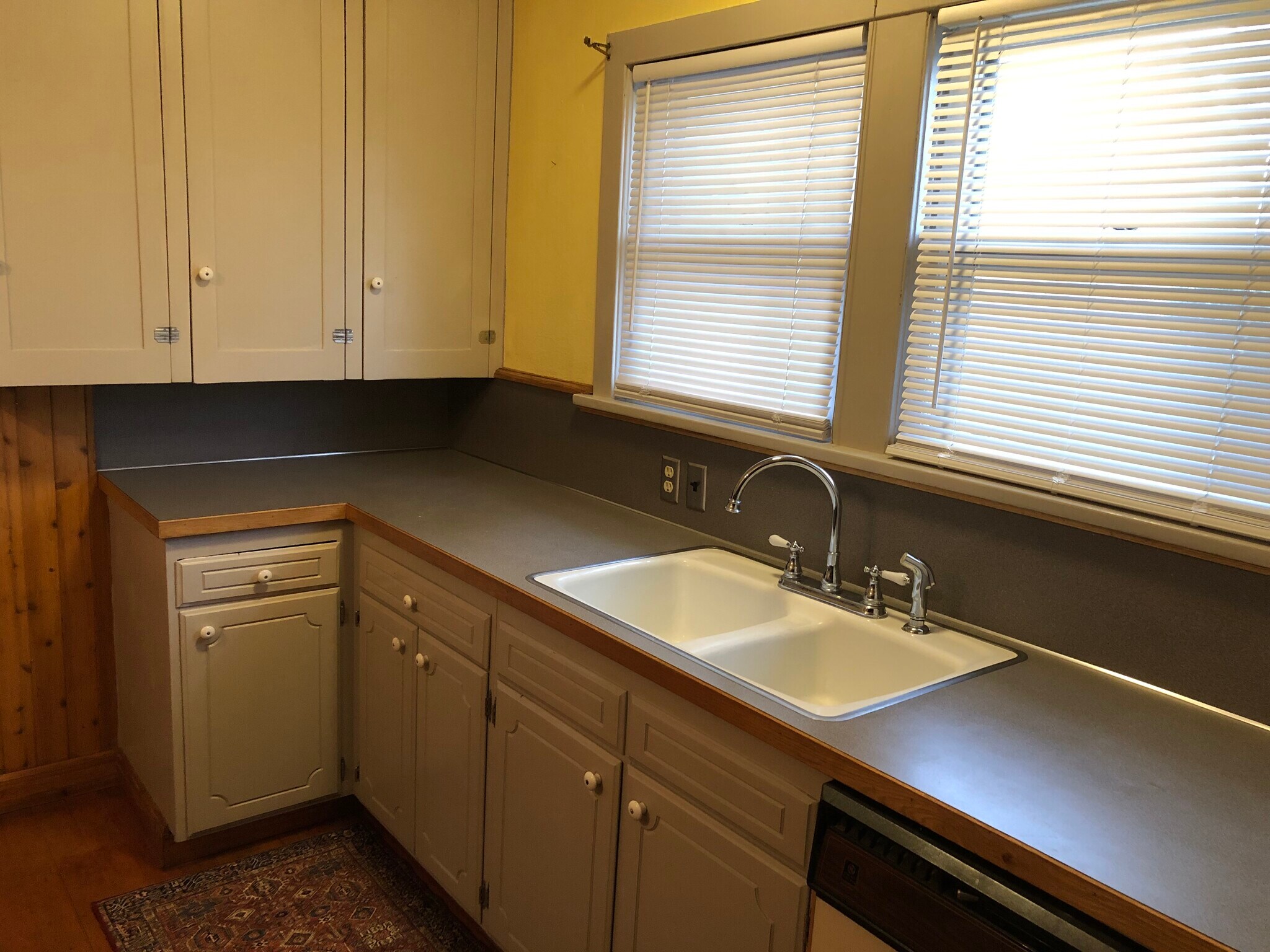 Building Photo - 207 S 16th Ave