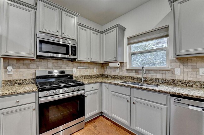 Building Photo - 5013 Groover Dr