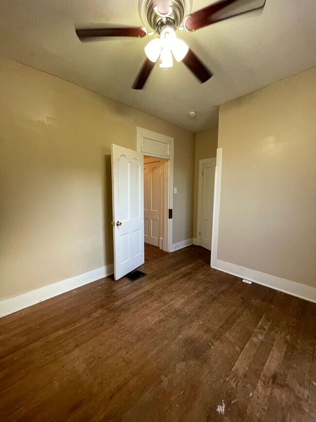 Building Photo - 1113 Constitution St