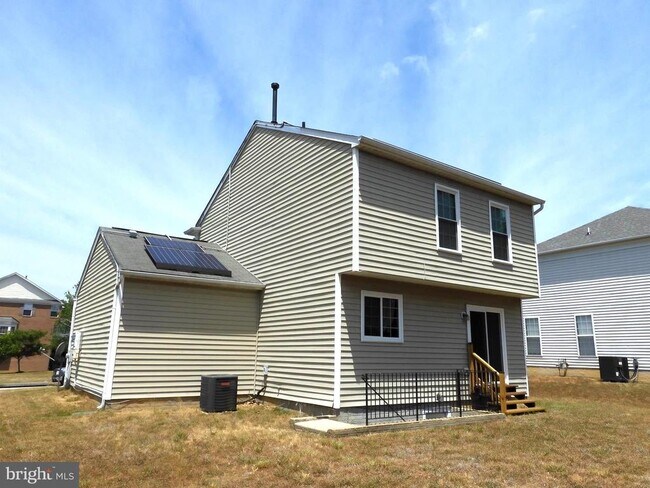 Building Photo - 8566 Kingsway Dr