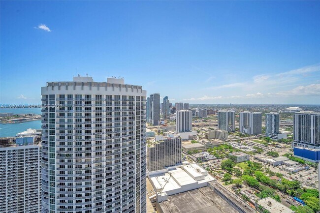 Building Photo - 488 NE 18th St