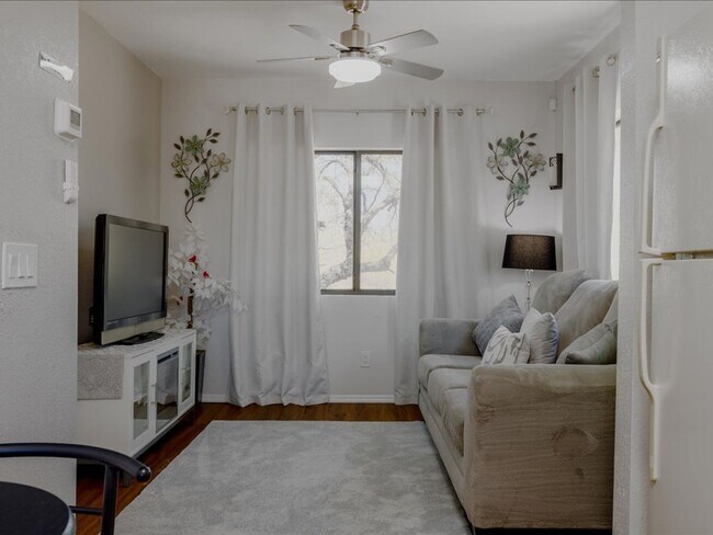 Building Photo - 1 Bedroom 1 Bathroom FULLY FURNISHED! COMM...
