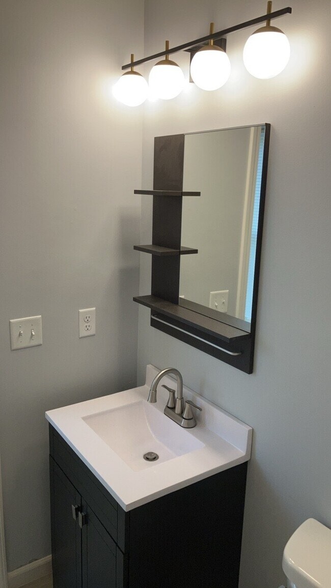 Building Photo - 2025 Culver Ave