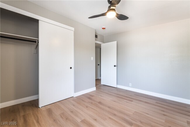 Building Photo - 2749 Del Mar Pl