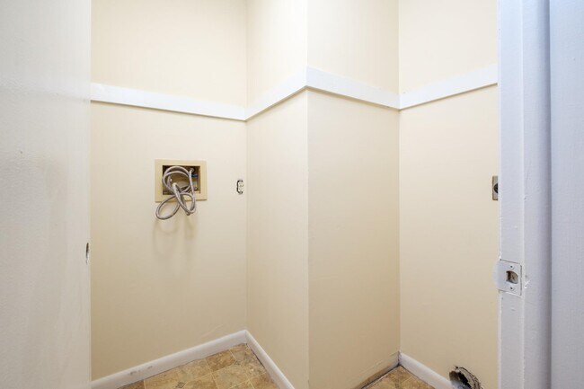 Building Photo - 40 South Ave