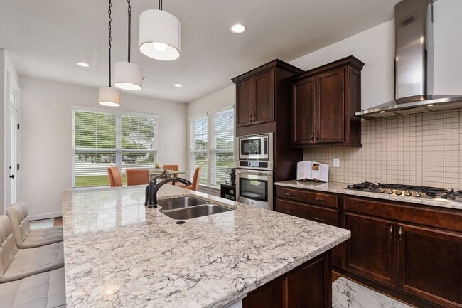 Building Photo - 5 Bedroom 3.5 bath home in Hickory Landing