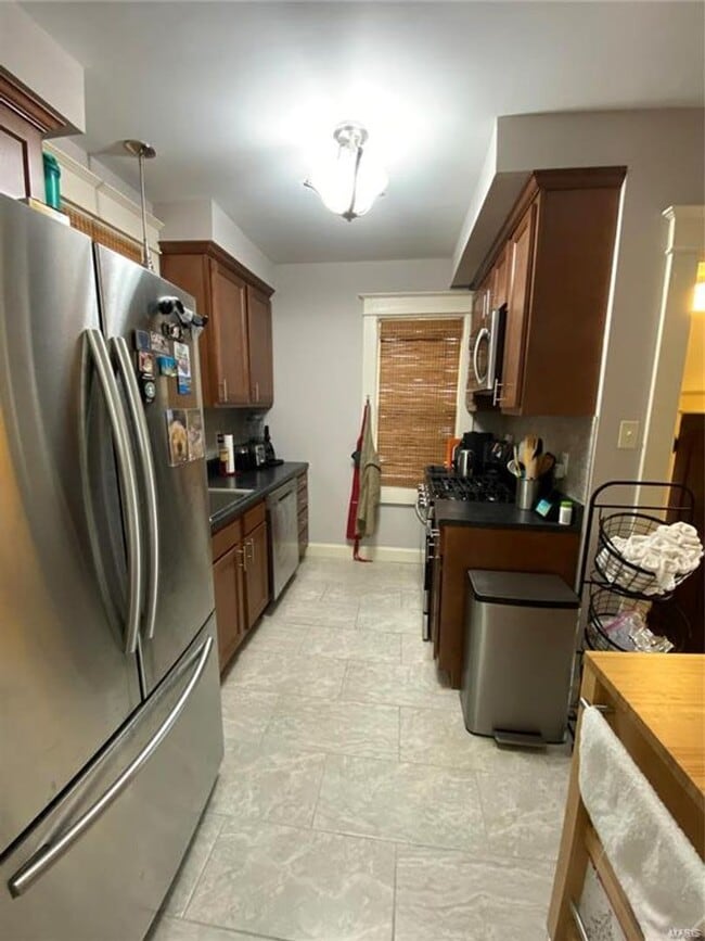 Building Photo - 743 Clark Ave