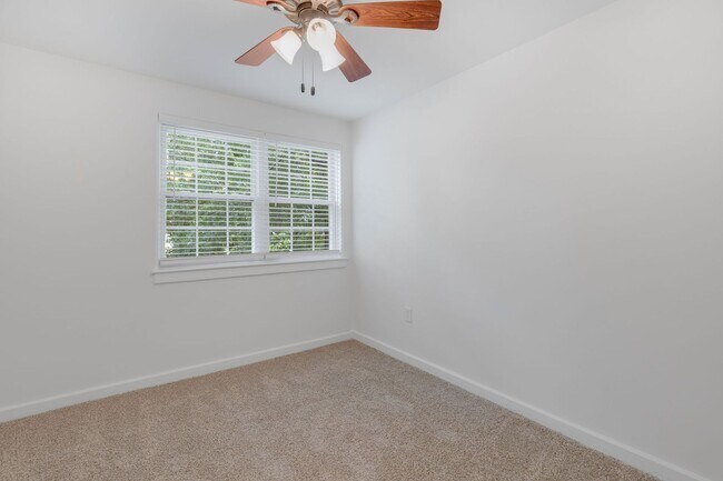 Building Photo - 31 Faris Cir