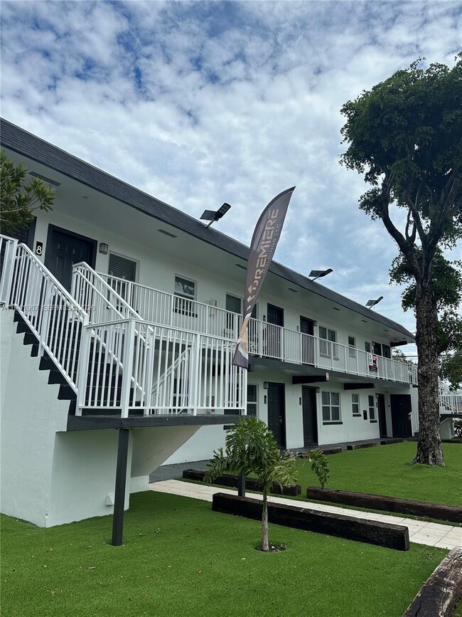 Building Photo - 3660 NE 11th Ave