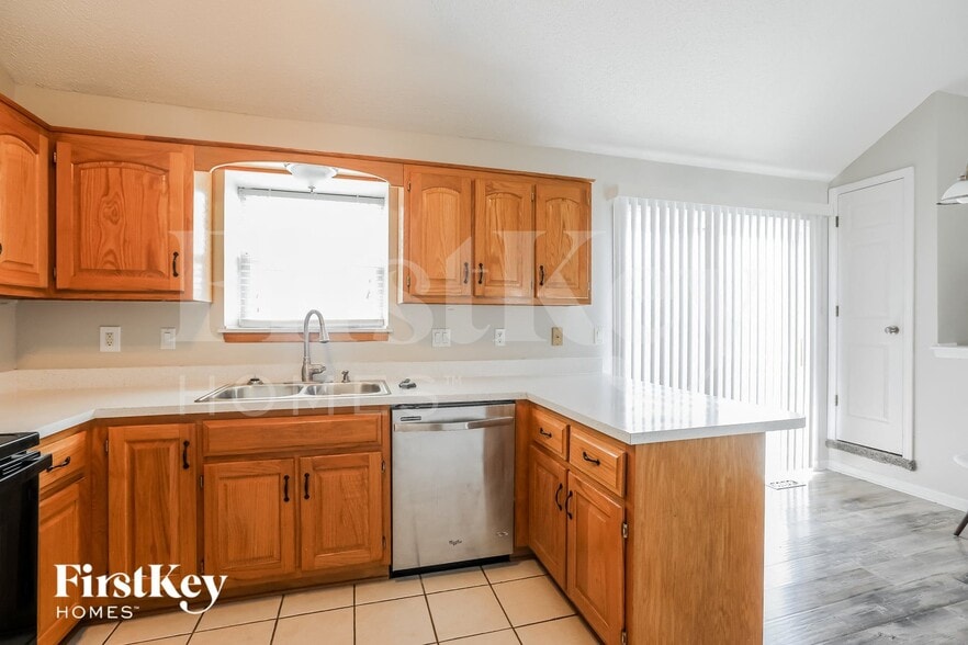 Building Photo - 1603 Johnston Dr