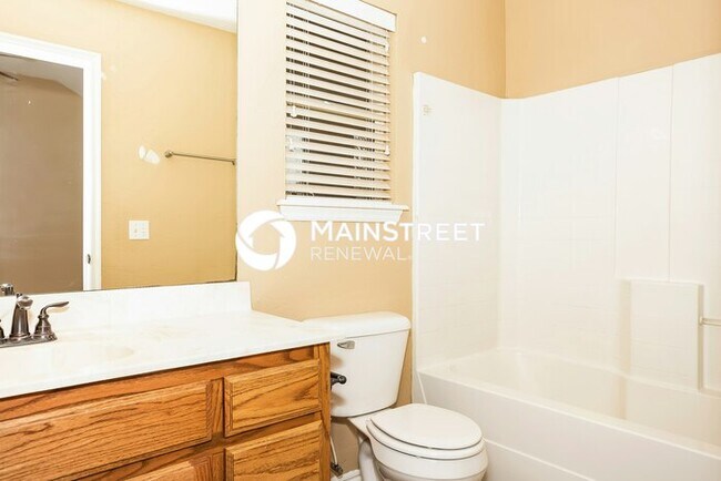 Building Photo - 4 Bedroom Pet-Friendly Home in Norman, OK with Main Street Renewal