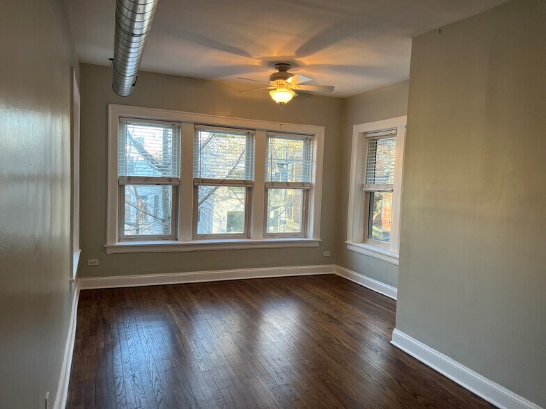 Livingroom - 3528 N Reta Ave