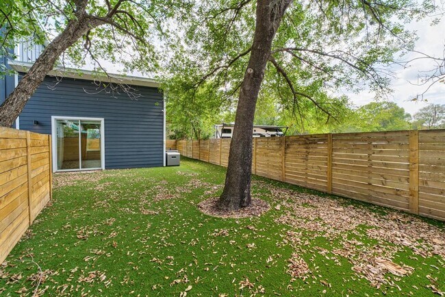 Building Photo - 6503 Felix Ave