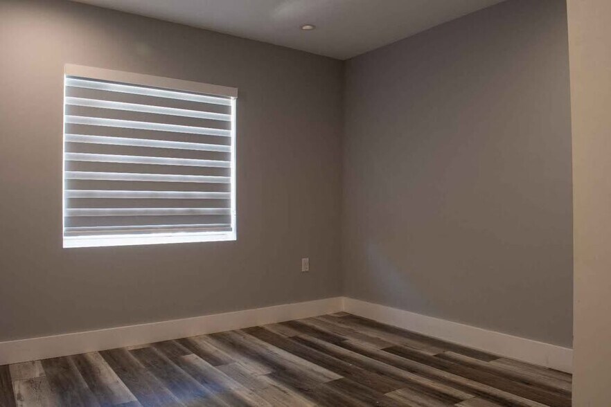 Building Photo - 1652 NW 1st St