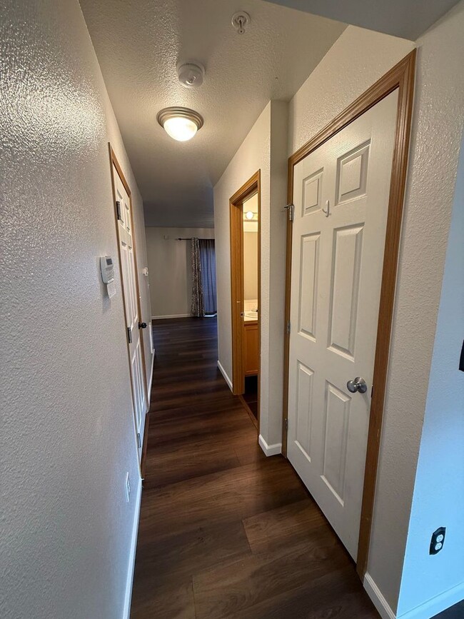 Building Photo - 4 bedroom townhome in Alicia Meadows with $500.00 off February rent if moved in by January end!